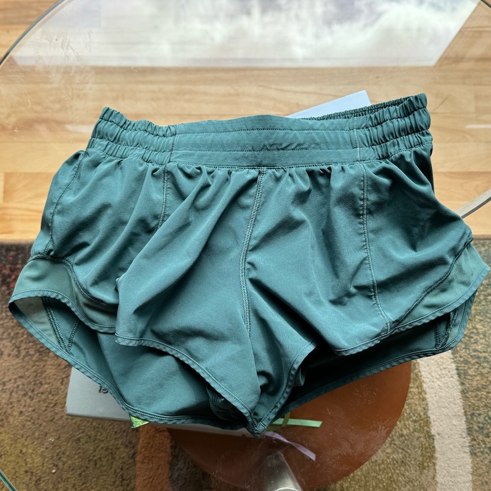 Green lululemon hotty hot shorts 2.5”